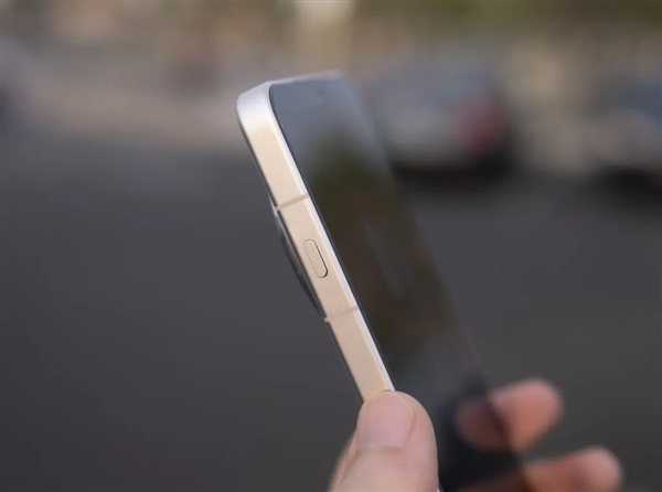 为了测试OPPO Find X8 Ultra：我们租了一架直升飞机