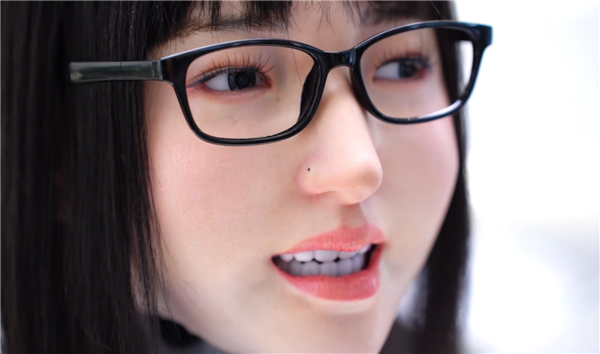 松延动力新一代女机器人面部表情逼真 近观太震撼