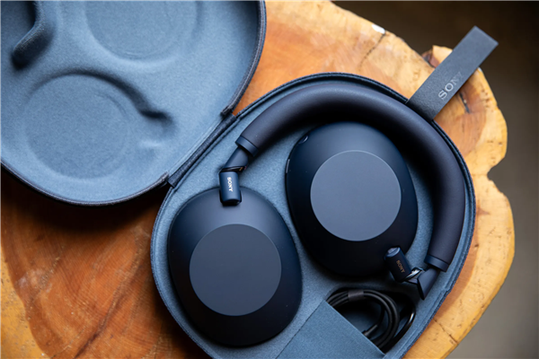 索尼最强降噪耳机WH-1000XM6正式发布！售价超3200元、回归可折叠