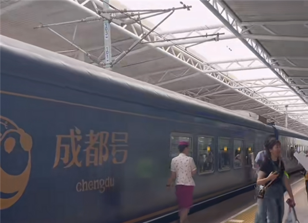 成都到新疆的旅游火车专列卖爆：16天耍遍新疆 票价5万起