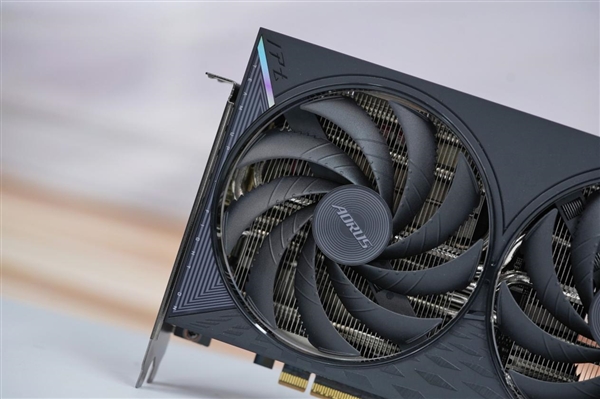 技嘉新甜点卡！小雕AORUS RTX 5060 ELITE 8GB显卡图赏