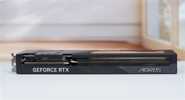 技嘉新甜点卡！小雕AORUS RTX 5060 ELITE 8GB显卡图赏