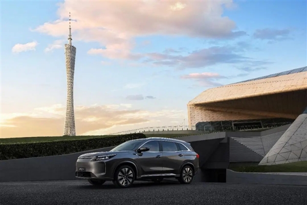 7.98万买中型插混SUV 纯电续航起步就165km！蓝电E5 PLUS先享版杀疯了