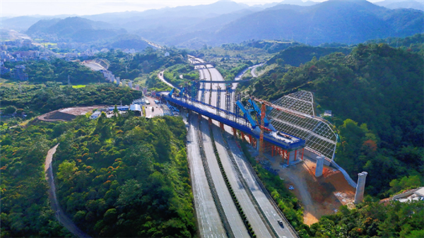 跨度达180米！国内在建高铁最大跨度系杆拱主体完工