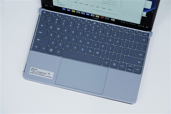 华为首款鸿蒙折叠屏电脑！MateBook Fold非凡大师图赏