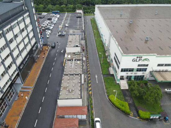 (万虎文创产业园屋顶光伏项目施工现场)