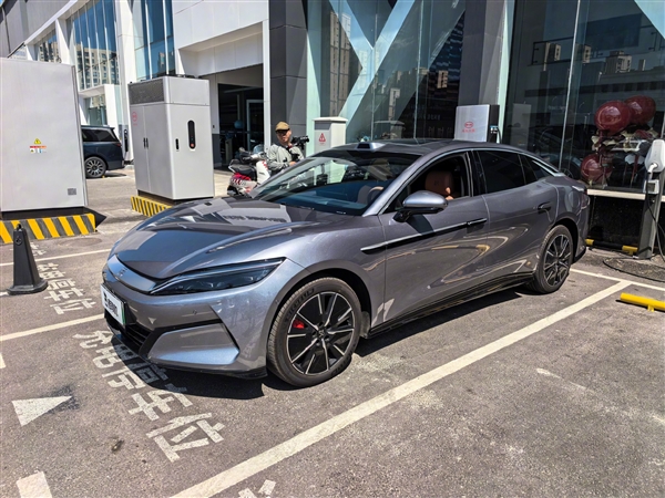 韩路实测比亚迪汉L兆瓦闪充：7分41秒充60% 峰值功率1002kW